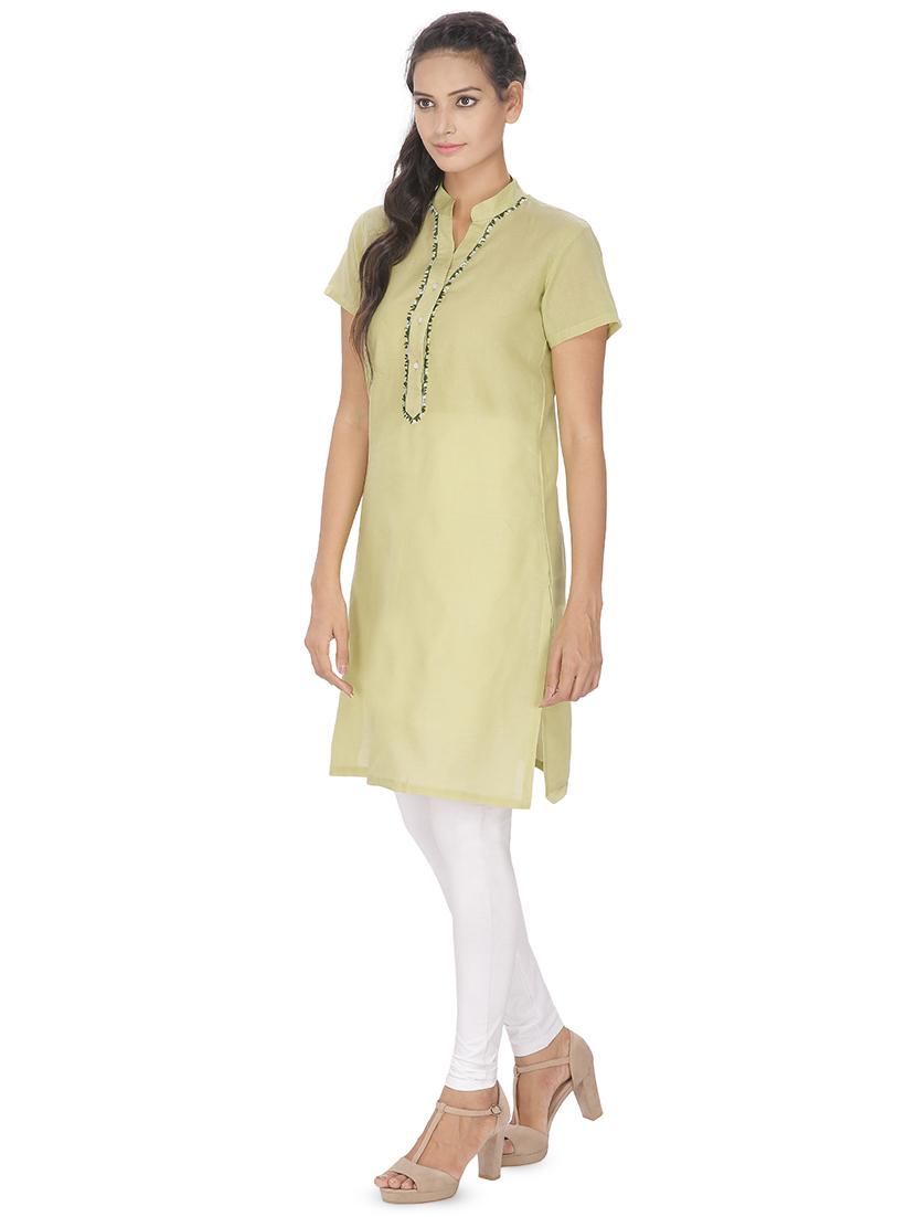 green embroidered straight kurta - 16753107 - Zoom Image - 2