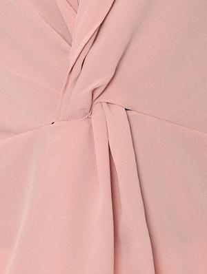 stylized neck solid top - 16761947 - Standard Image - 4