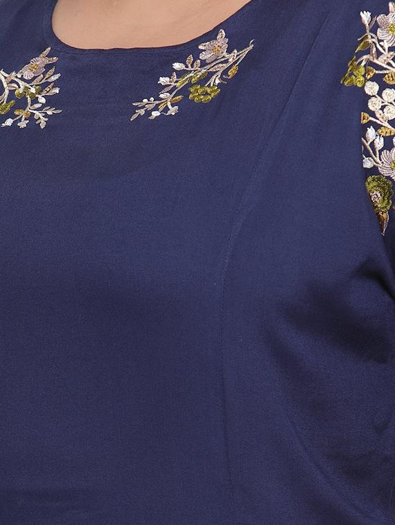 embroidered detail drop shoulder top - 16763562 - Zoom Image - 5