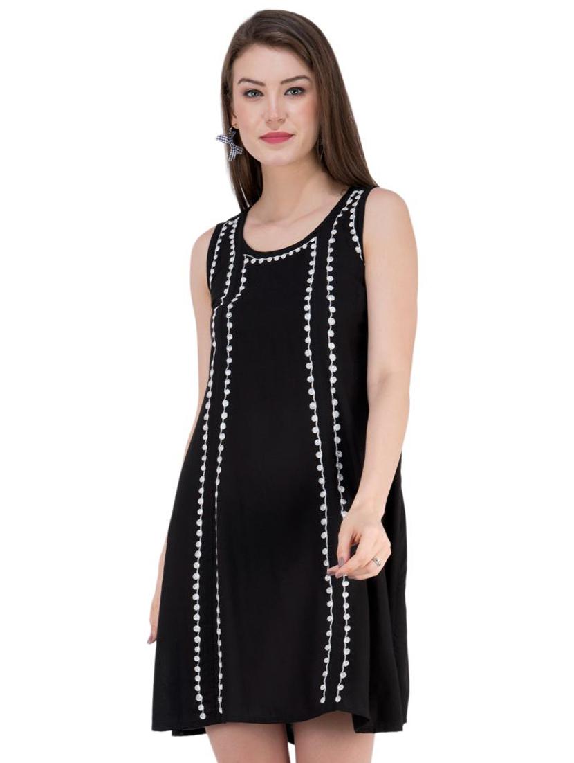 round neck contrast embroidered shift dress - 16764715 - Zoom Image - 1
