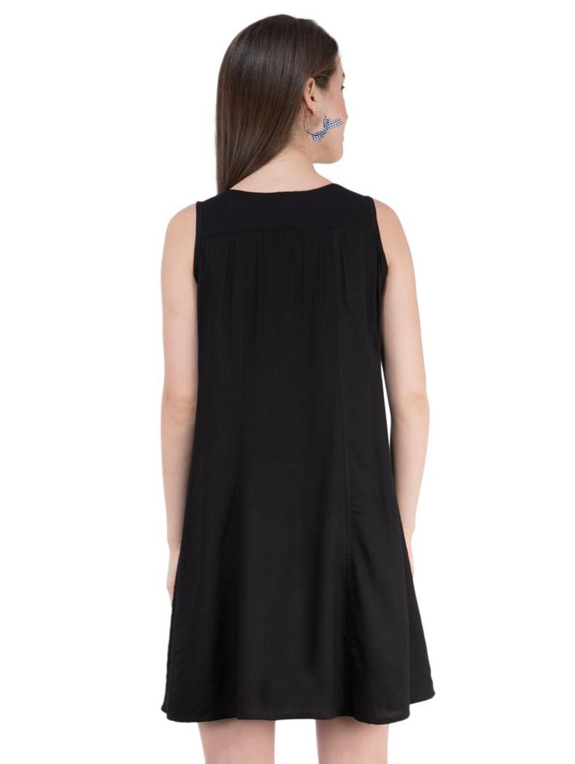 round neck contrast embroidered shift dress - 16764715 - Zoom Image - 3