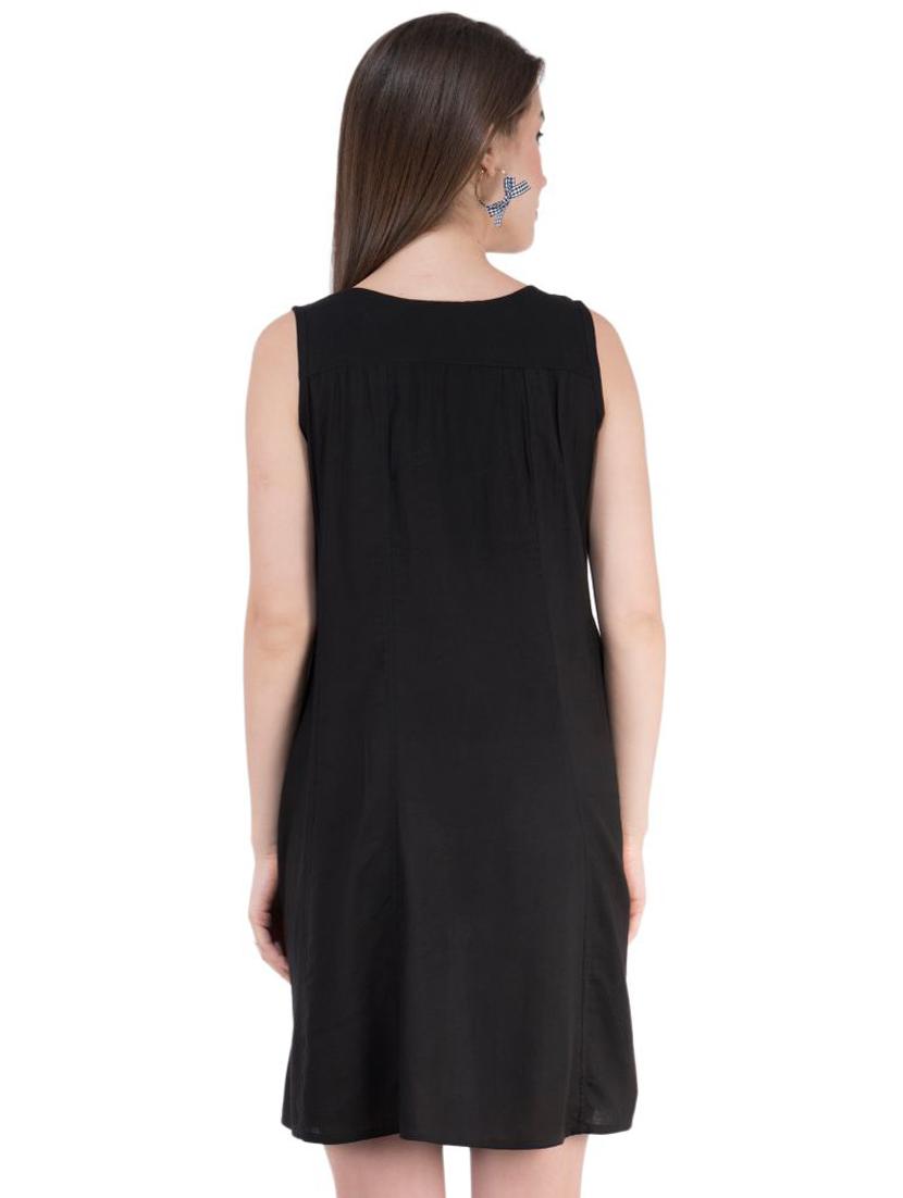 round neck contrast embroidered shift dress - 16764717 - Zoom Image - 3