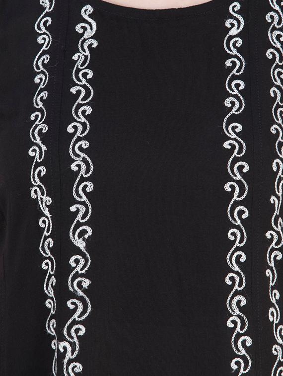 round neck contrast embroidered shift dress - 16764717 - Zoom Image - 5