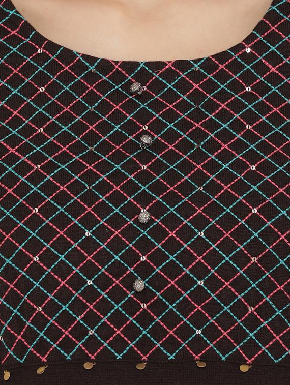 embroidered straight woolen kurta - 16765045 - Zoom Image - 4
