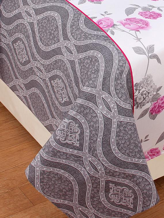 cotton double bedsheet with two stitched pillow covers - 16773906 - Zoom Image - 2