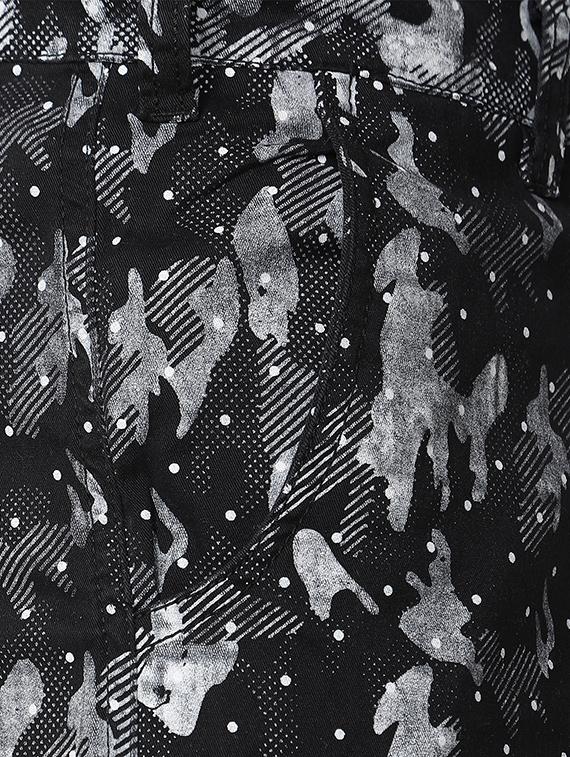 black printed bermuda shorts - 16791136 - Zoom Image - 5