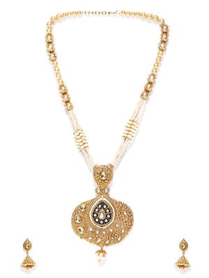 gold metal short necklace - 16811581 - Standard Image - 2