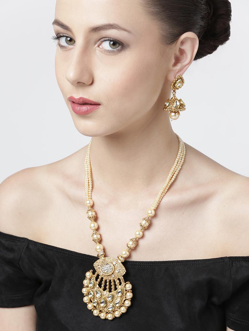gold metal short necklace - 16811584 - Zoom Image - 5