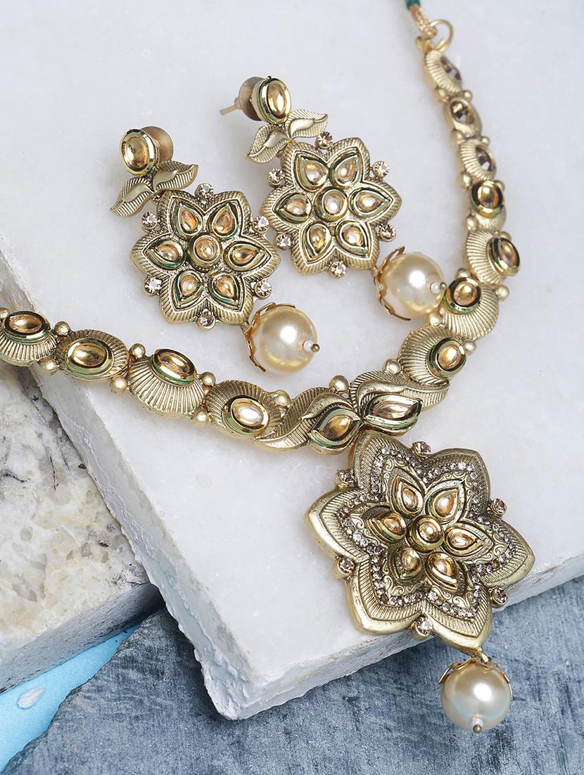 gold plated short necklace - 16811629 - Zoom Image - 1