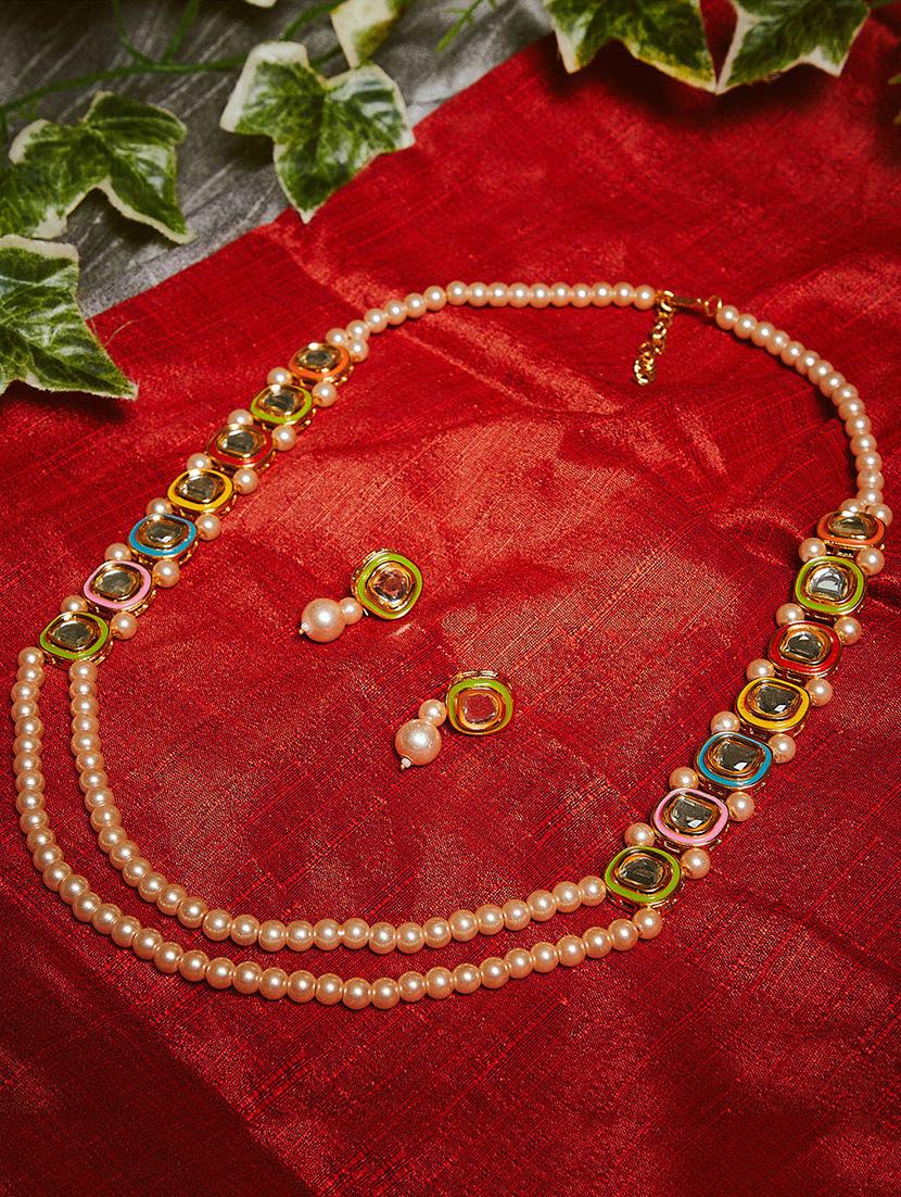 gold metal short necklace - 16811644 - Zoom Image - 1