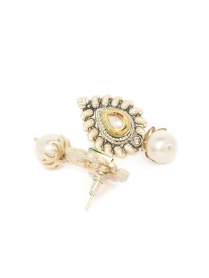 gold metal short necklace - 16811669 - Standard Image - 4