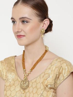 gold metal short necklace - 16811669 - Standard Image - 5