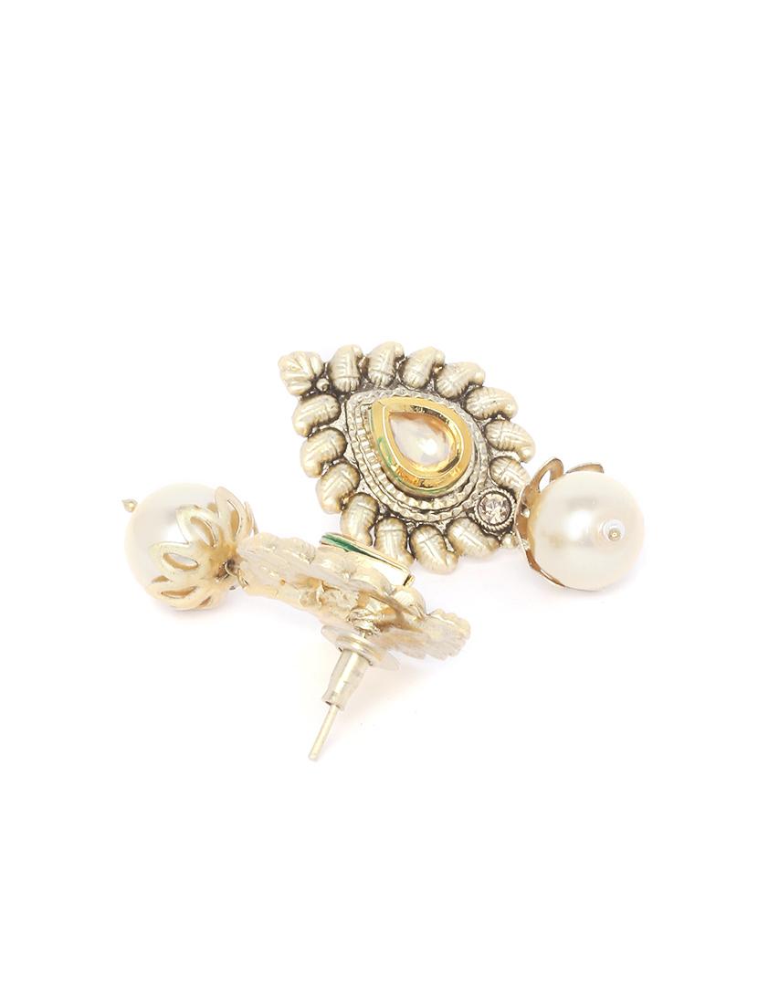 gold metal short necklace - 16811669 - Zoom Image - 4