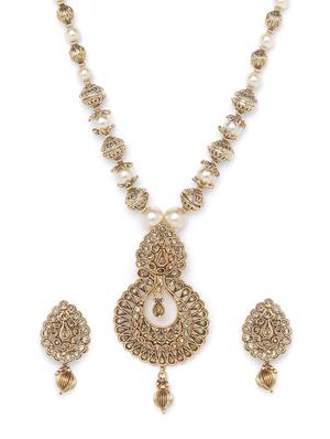 gold metal short necklace - 16811683 - Standard Image - 3