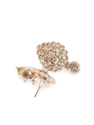 gold metal short necklace - 16811683 - Standard Image - 4