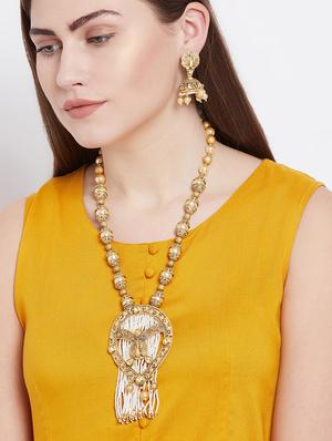 gold metal long necklace - 16811689 - Standard Image - 4