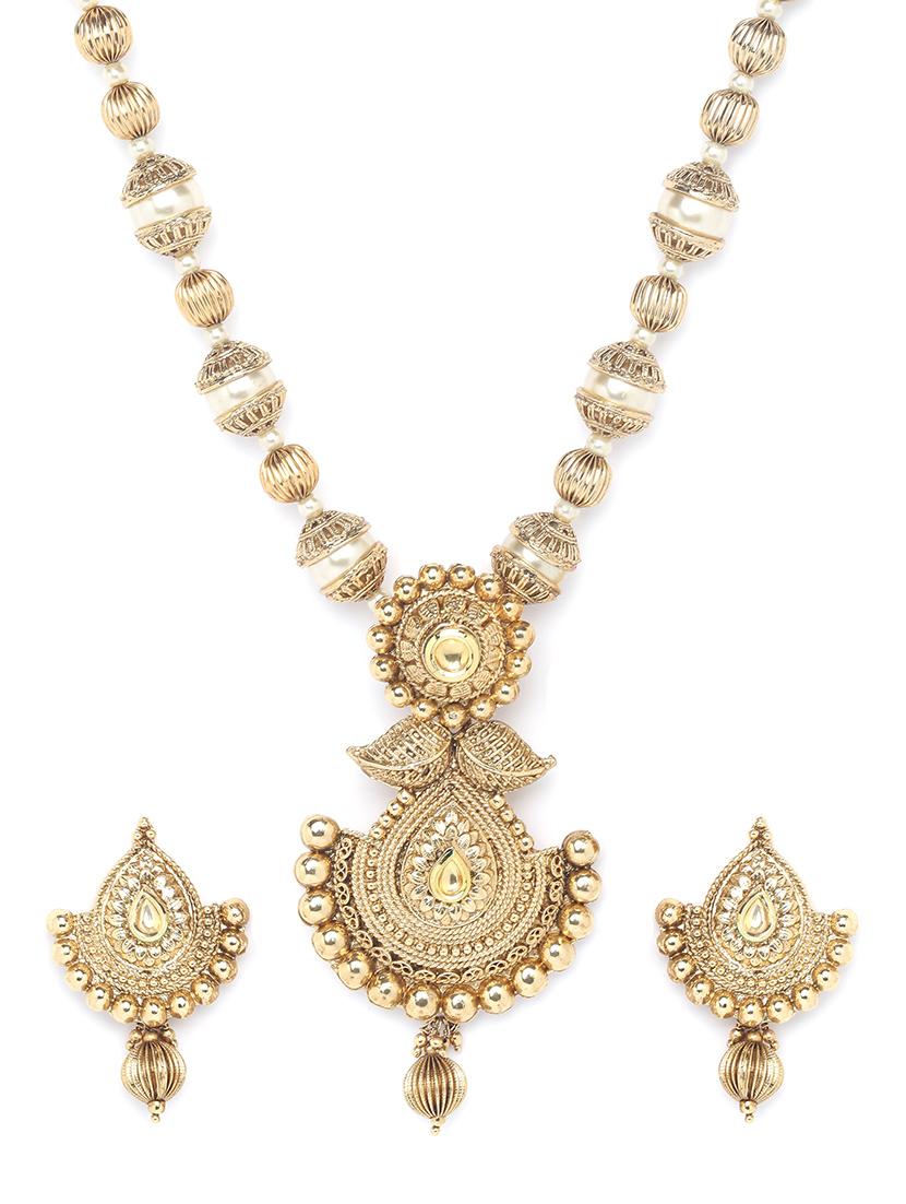 gold metal short necklace - 16811692 - Zoom Image - 3