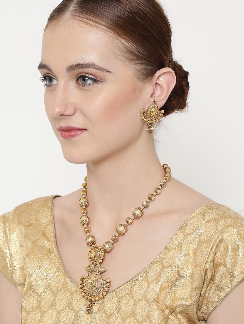 gold metal short necklace - 16811692 - Zoom Image - 5