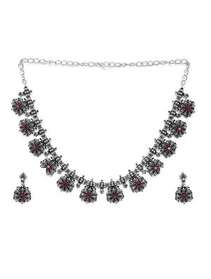 silver brass short necklace - 16811716 - Standard Image - 3