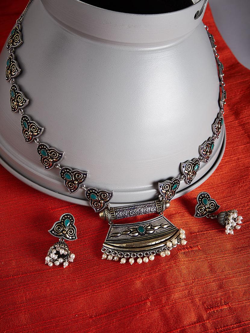 silver brass short necklace - 16811726 - Zoom Image - 1