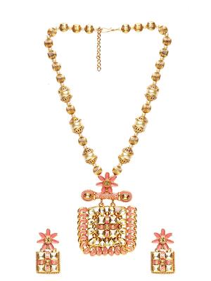 gold metal short necklace - 16811741 - Standard Image - 3