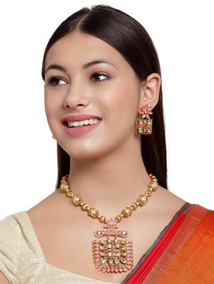 gold metal short necklace - 16811741 - Standard Image - 6