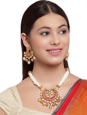 gold metal short necklace - 16811746 - Standard Image - 6