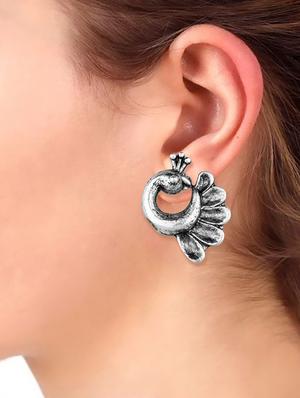 silver metal studs earring - 16815778 - Standard Image - 2