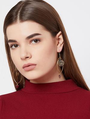 gold metal drop earring - 16831849 - Standard Image - 4