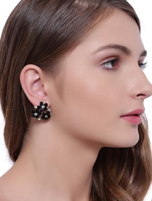 black brass studs earring - 16839524 - Standard Image - 4