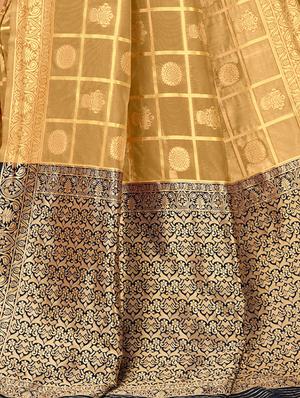 self design woven saree with blouse - 16840136 - Standard Image - 3