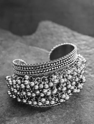silver metal cuffs bracelet - 16840433 - Standard Image - 3