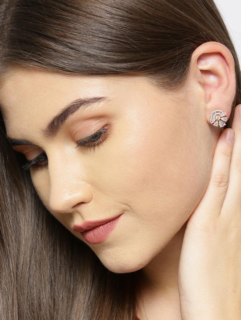 gold brass studs earring - 16840604 - Zoom Image - 4
