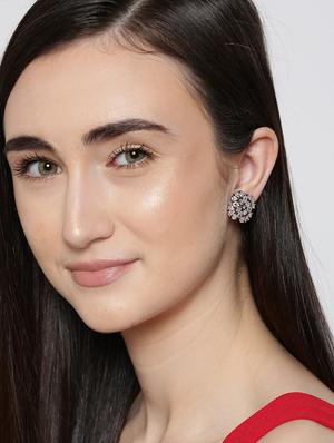 gold brass studs earring - 16840787 - Standard Image - 4