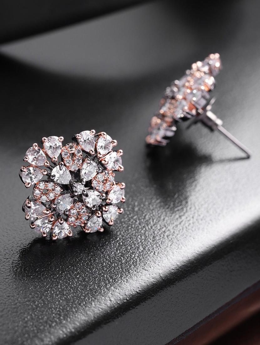 gold brass studs earring - 16840787 - Zoom Image - 3