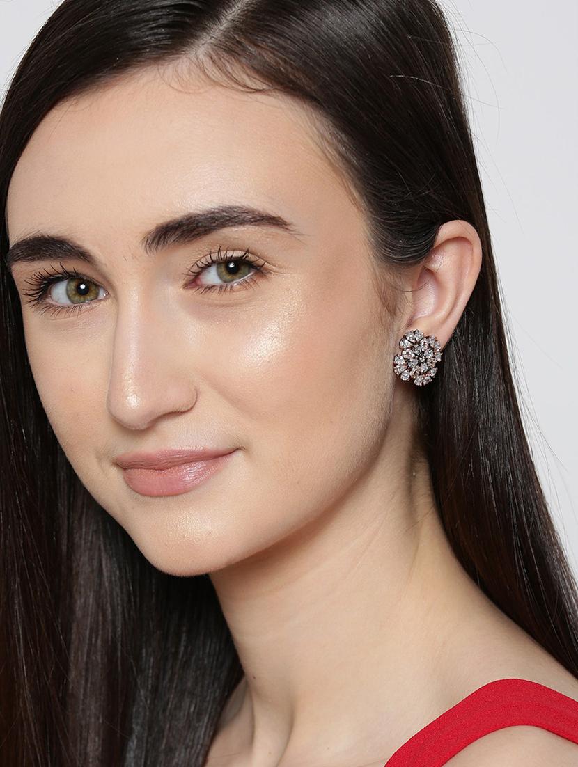 gold brass studs earring - 16840787 - Zoom Image - 4