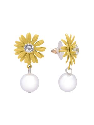 yellow metal studs earring - 16841849 - Standard Image - 2