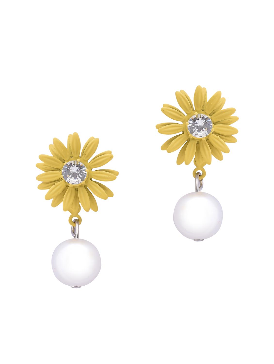 yellow metal studs earring - 16841849 - Zoom Image - 1