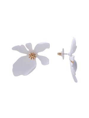 white metal studs earring - 16841852 - Standard Image - 2