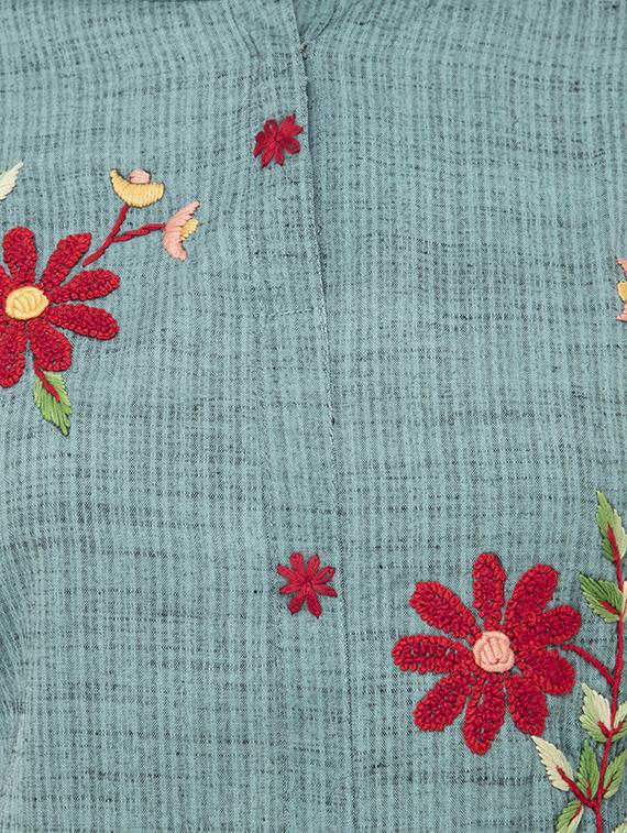 embroidered straight kurta - 16844223 - Zoom Image - 4