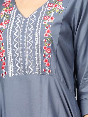 embroidered flared kurta - 16846354 - Standard Image - 4