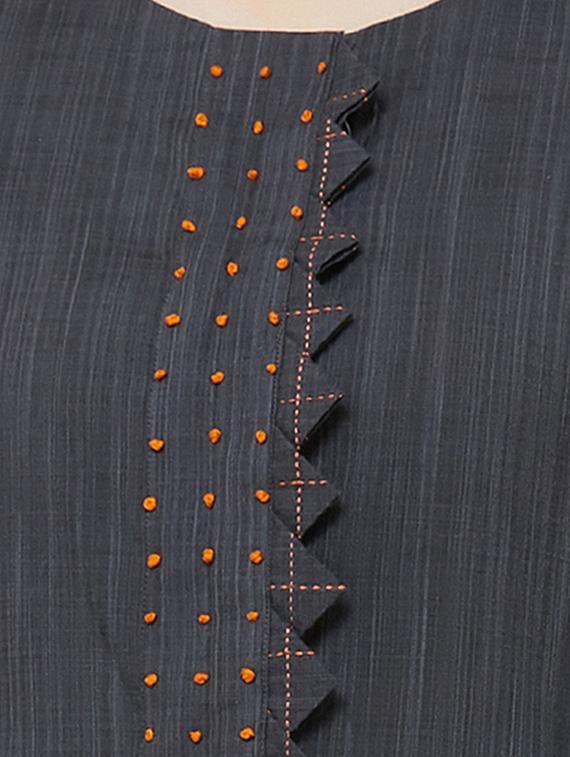 solid straight kurta - 16847958 - Zoom Image - 4