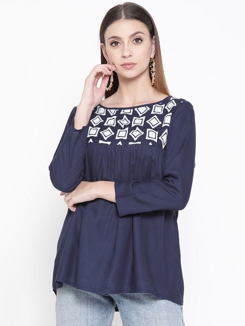 round neck printed top - 16858166 - Very Small Image - 1