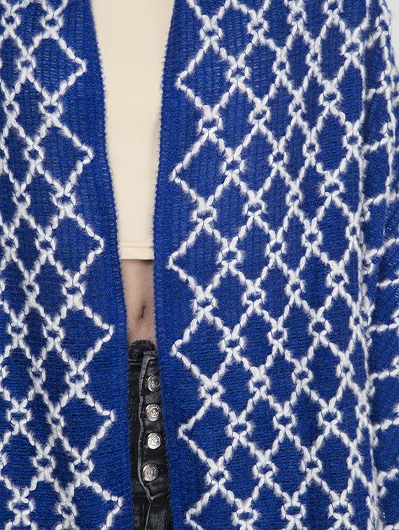self design woolen reversible shawl - 16864640 - Zoom Image - 5