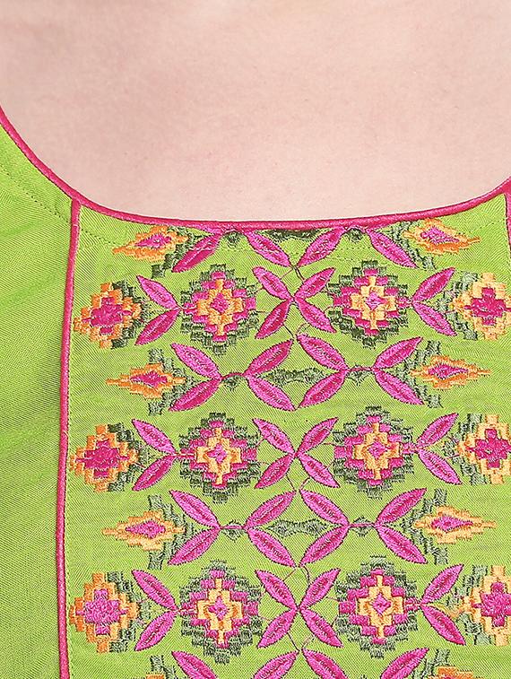 embroidered straight kurta - 16865584 - Zoom Image - 4