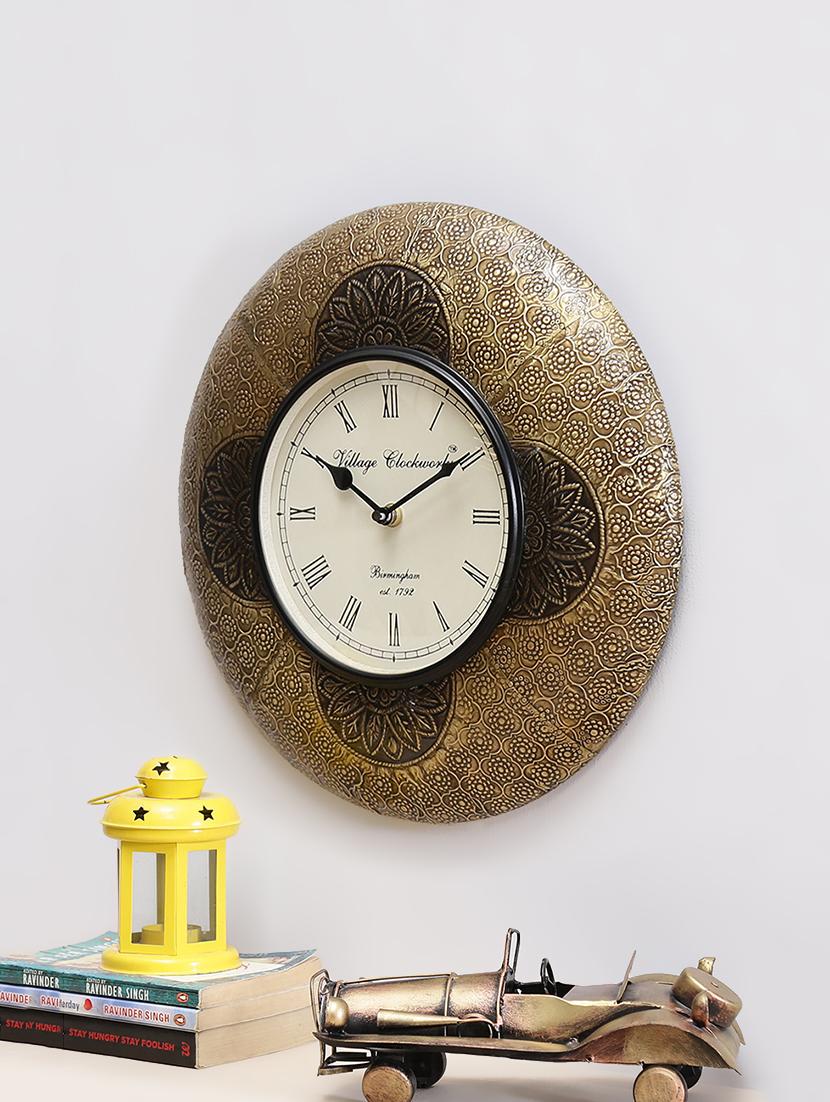 wooden analog vintage wall clock - 16865815 - Zoom Image - 1