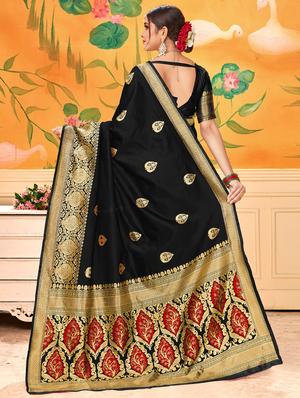 bordered woven saree with blouse - 16871486 - Standard Image - 2