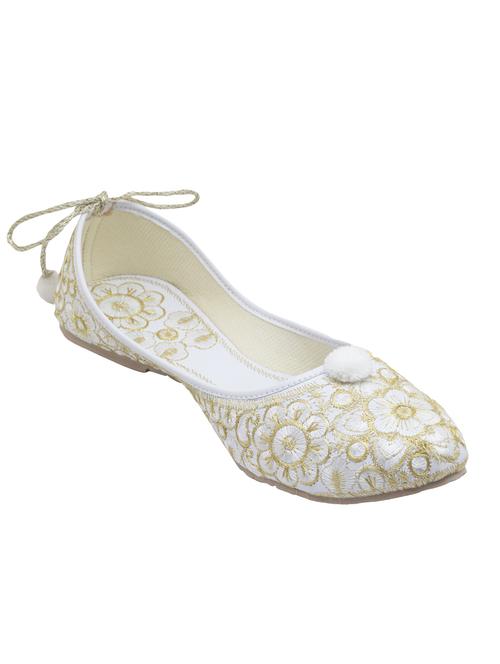 white embroidered jutis - 16876641 - Very Small Image - 1