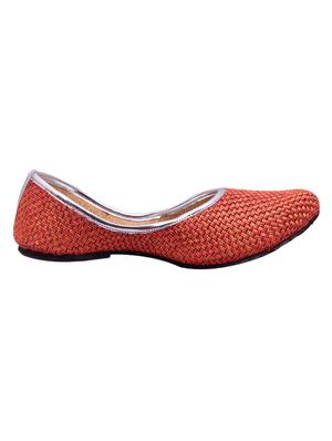 red slip on jutis - 16876645 - Standard Image - 2