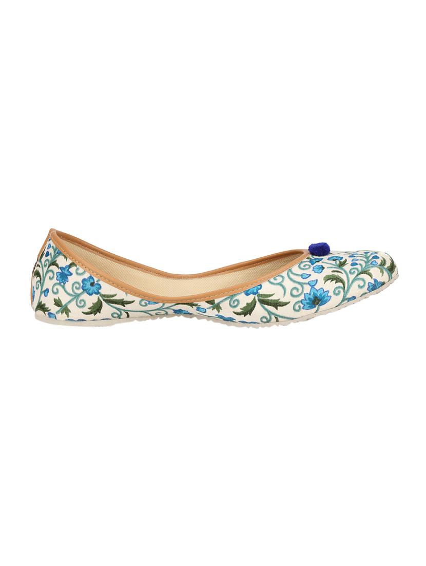 blue slip on jutis - 16878144 - Zoom Image - 2